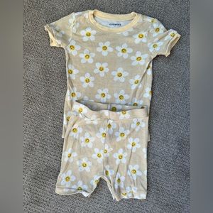 Old navy yellow and white smiley face pajamas. Size 4T